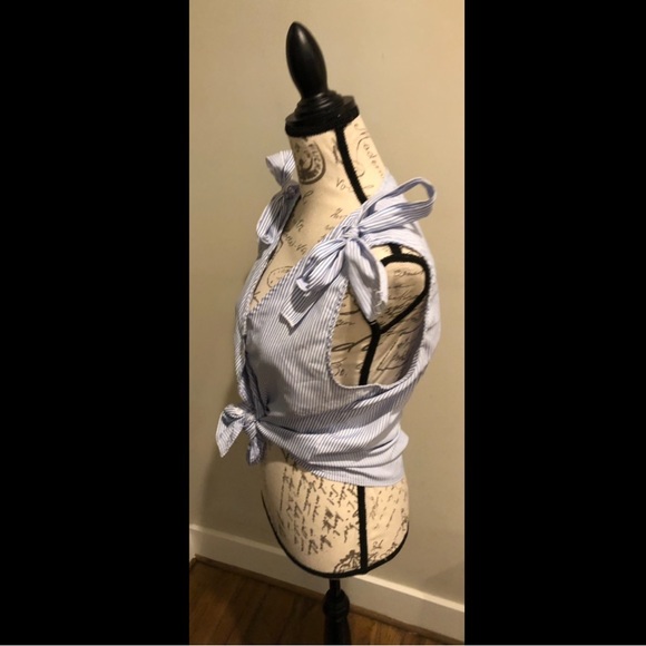CBR women’s blue & white stripe bow sleeveless button up top. - Picture 8 of 8